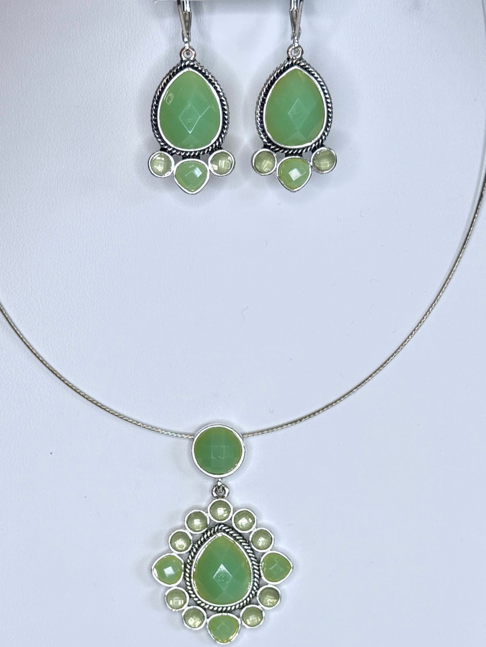 Vintage Napier Seafoam Green Hasli Wire Necklace & Leverback Dangle Earring Set